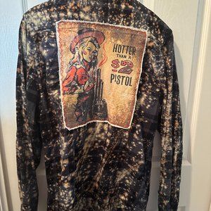ANGRY MINNOW CLOTHING CO. MEN'S SHIRT WITH HOT PISTOL COWGIRL GRAPHIC SIZE LARGE